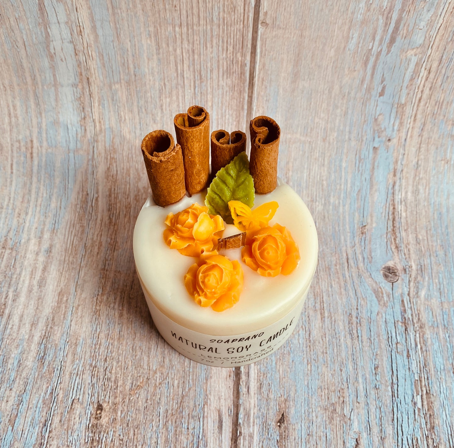 Cinnamon Candle with American cherry wood wick