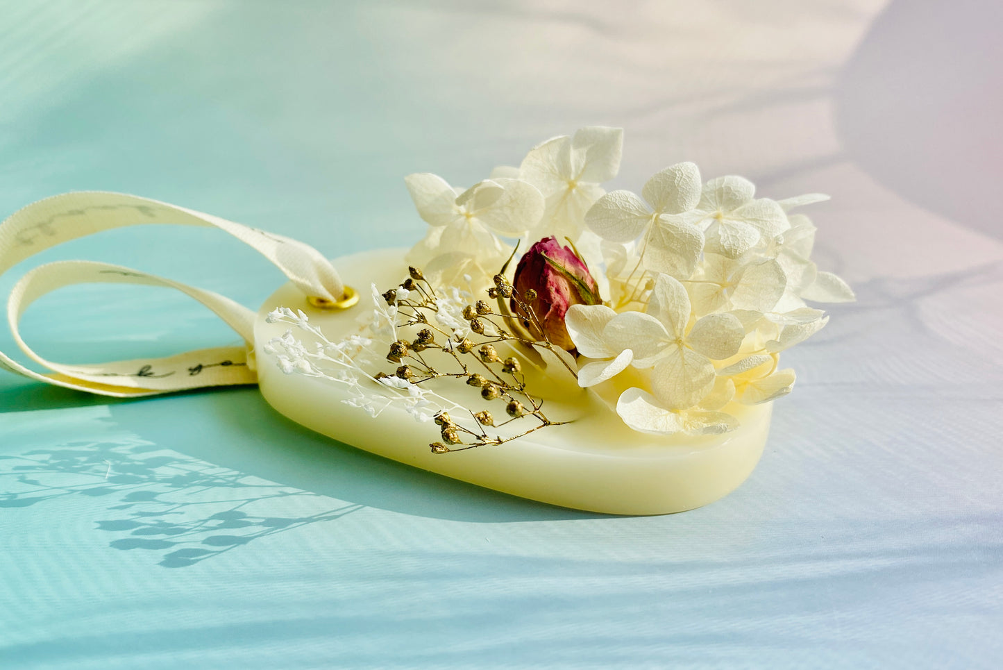White Botanical Flower Wax Sachet(Oval)