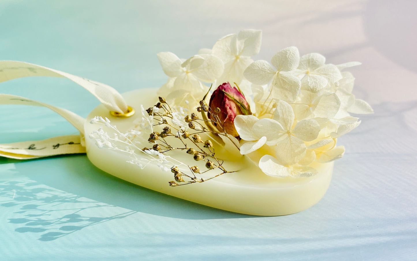 White Botanical Flower Wax Sachet(Oval)